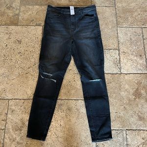 Size 14 stretchy skinny jeans from American eagle.